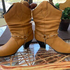 Vintage Dingo l Boots Sz 9M Ankle 2.5" Block Heel Tan  Excellent With Chain